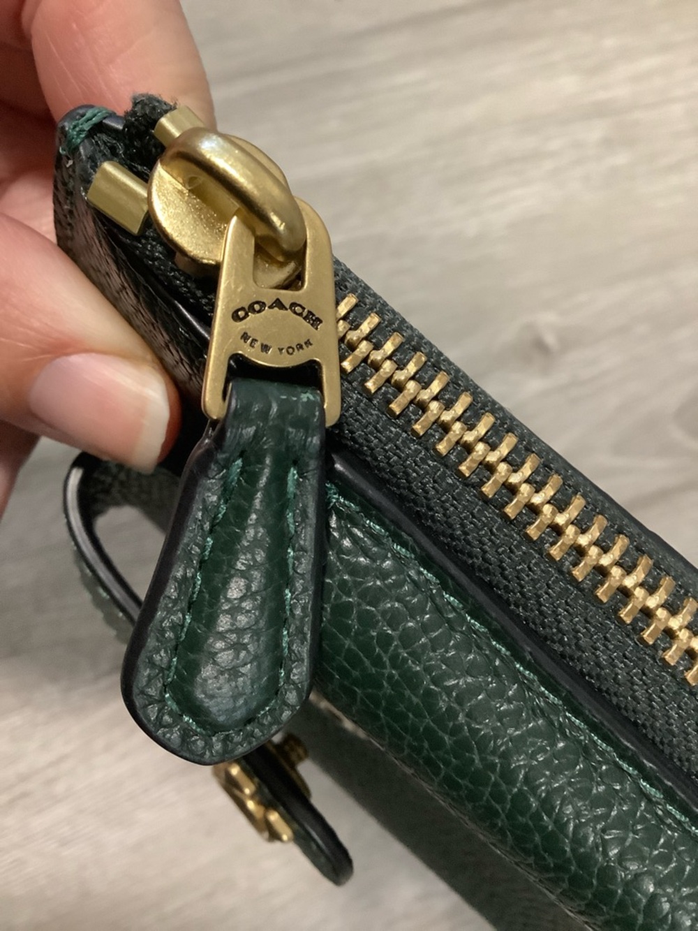 Coach essentials polished pebbled leather phone wallet dark green - Picture 6 of 8